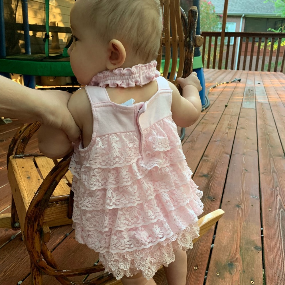 💕Super Adorable Ruffle 3 Piece outfit 💕 - Picture 7 of 7